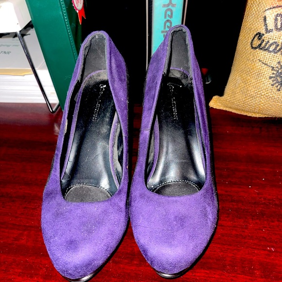 Gently used women’s heels and flats. Wanting to sell them all at once. - Picture 2 of 4